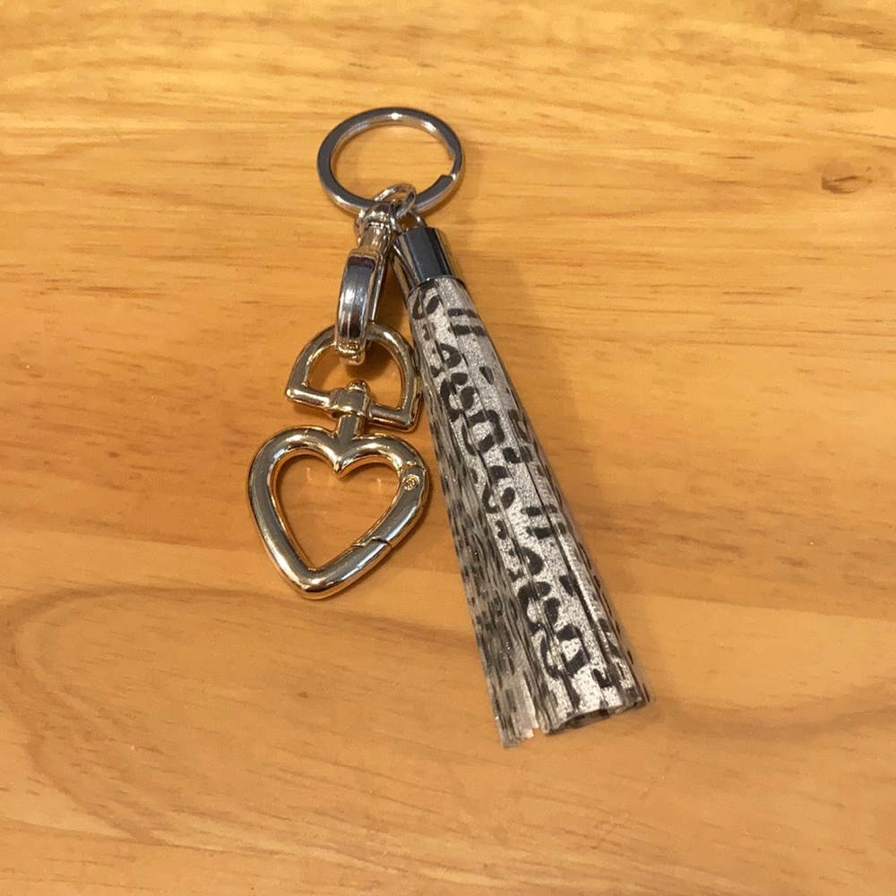 Leopard heart keychain